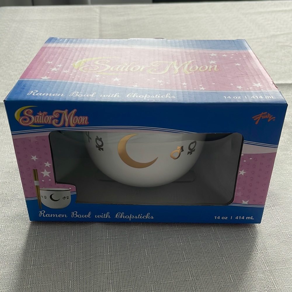 Sailor Moon Ramen bowl w/chopsticks